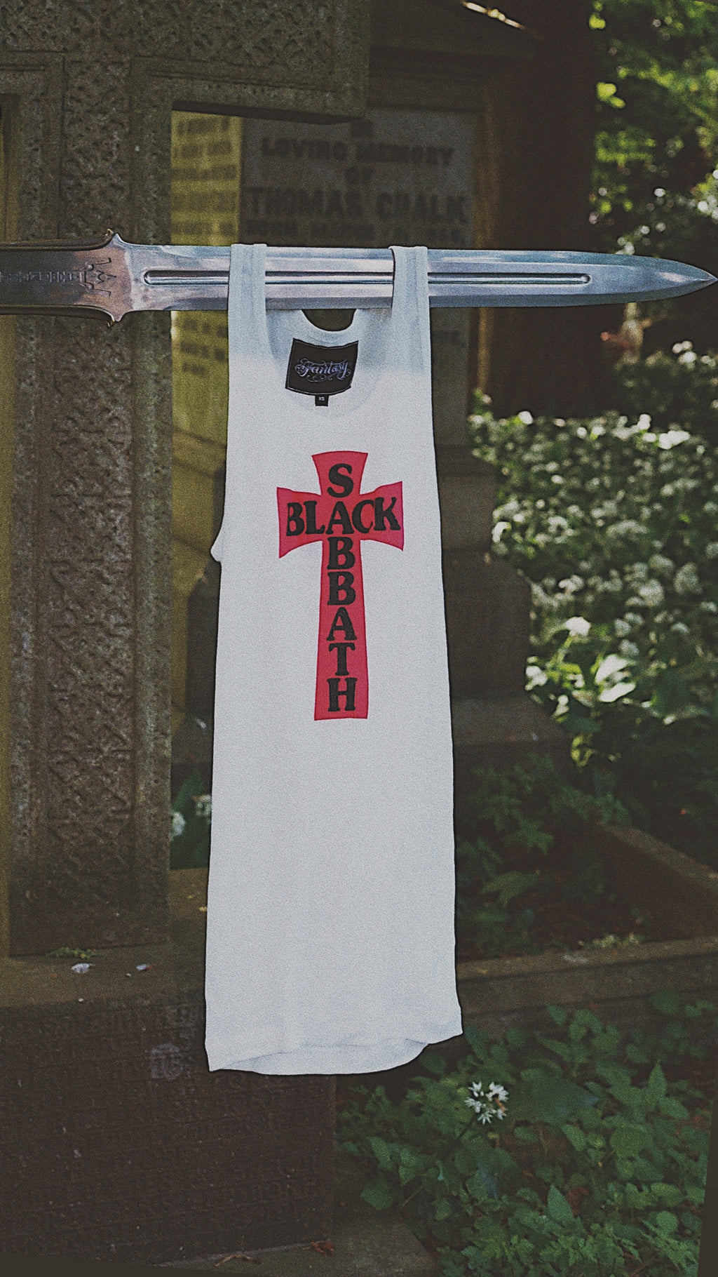 WHITE HEADLESS CROSS - RED PRINT RIBBED THERMAL VEST